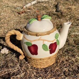 VTG Ceramic Apple Basket Tea Pot Woven Wicker Basket Tea Pot Painted Red Apples